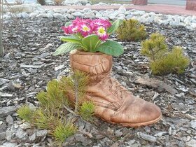 Zahradní dekorace - bota květináč