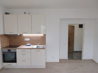 Pronájem bytu 1+kk 36 m² Palackého nám., Polička - 1