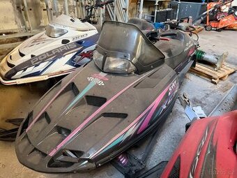 Snezny skutr Polaris xcr 600 plne funkcni