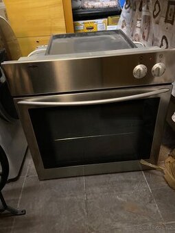 Vestavěná trouba MORA