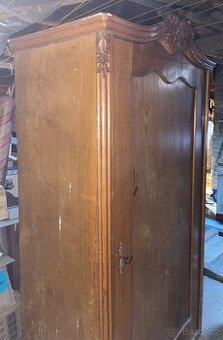 Starožitná skříň