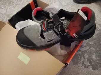 Pracovní obuv/ pevný kůže sandál, vel.43 NOVÉ