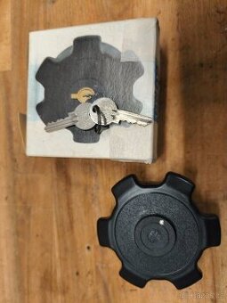 ŠKODA 110R 100 NOVÉ BENZINOVÉ VÍČKO -