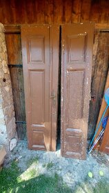Staré masivní dřevěné dveře - 1