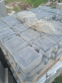 Betonové dlažební bloky - Quadro vegetační 8 -černá standard - 1