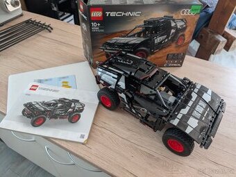 LEGO Technic 42160 Audi RS Q e-tron