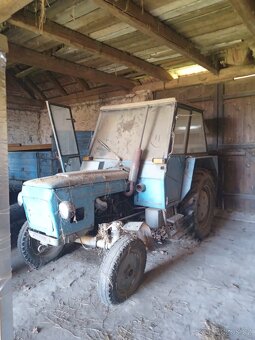 Traktor s vlekem (sklopný)