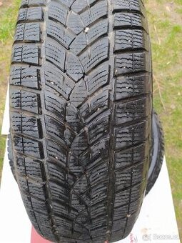 Pneu Goodyear ultra grip 215/70 R16