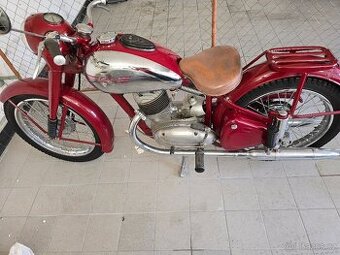 Jawa 250 pérak