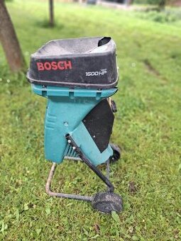 Prodám drtič větví Bosch 1600 HP AXT - 1