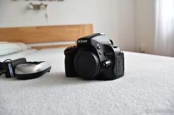 Nikon D5100 tělo + objektiv zdarma