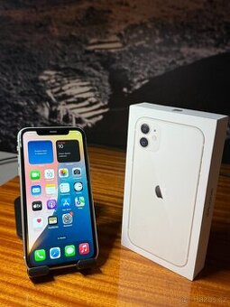 iPhone 11 64 GB v bílé barvě – dobrý stav, s krabičkou