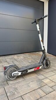 Elektrokoloběžkou eScooter AUDI