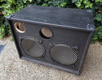 Prázdný basový reprobox 2x10" s hornou, překližka