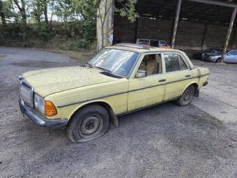 Mercedes Benz w123 200D (soubor dílů)