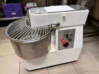 Spirálový Hnětač na klasické, nebo pizza těsto 22L