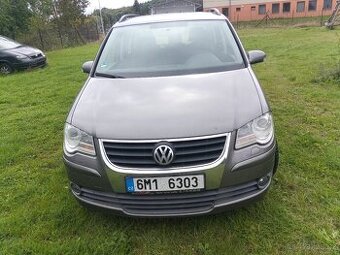 Prodám Volkswagen Touran 1,4 TSI, DSG,