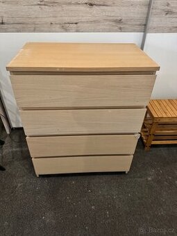 Hezká 4 šuplíková komoda IKEA MALM Dub