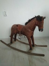 Retro houpací kůň.