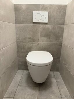 Závěsná WC mísa včetně sedátka