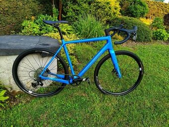 Zánovní gravel kolo - karbon / DT Swiss ER1600 / 8.6 kg