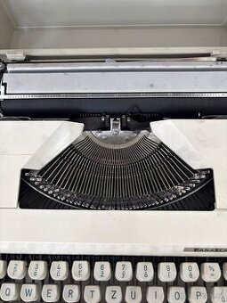 Psací stroj PANASCRIPT 025