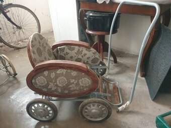 Prodám starý kočárek