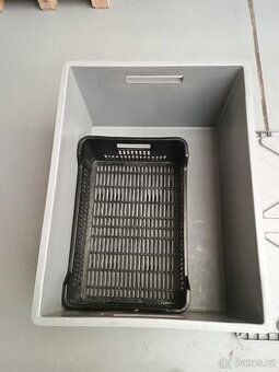 Plastové bedny/přepravky s víkem 80x60x42
