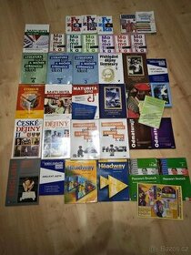 Velké množství učebnic pro střední školy