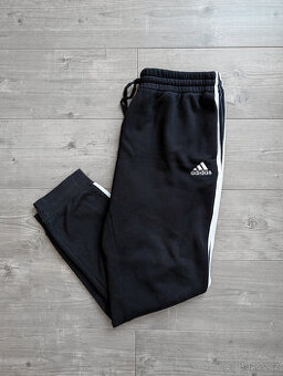 Černé Adidas tepláky/sweatpants essentials vel. XL