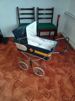 Retro kočárek pro panenky