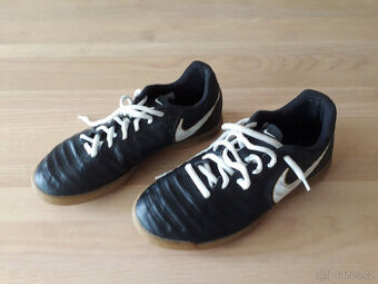 dětské sálové kopačky Nike, vel. 37,5