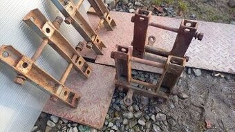 Zetor 25A/K-držáky zadních blatníků