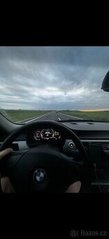 E90 digitální budíky