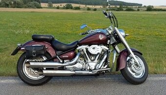 Yamaha XV1600A Road Star (verze US)