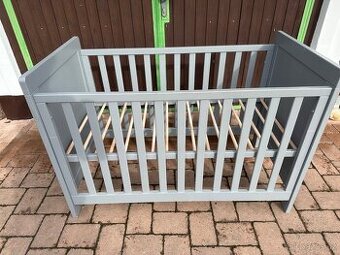 Dřevěná postýlka