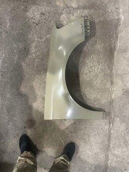 VW Passat B6 predni blatnik