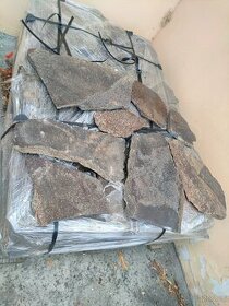 KÁMEN ANDEZIT ŠEDO-HNĚDÝ OBKLAD 1 - 3cm