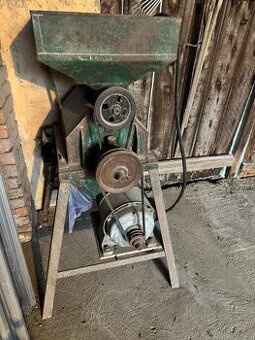 Nabízím drtič-šroťák