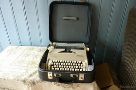 Psací stroj CONSUL kufříkový