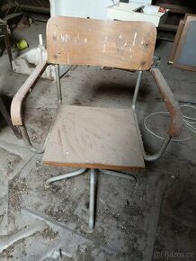 Stará otočná židle