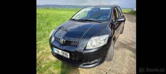 Auris Toyota 1.6 benzin černý