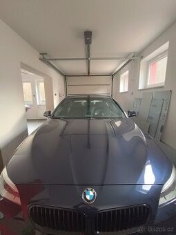 BMW 550i sedan