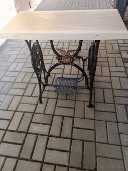 Stolek z originálního šicího stroje