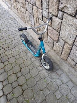 dětská kolobežka