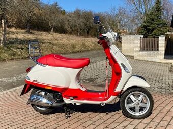 Skútr Vespa s 50 Piaggio