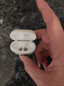 Dobíjecí krabička na sluchátka Apple AirPods 2 - originál