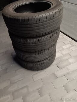 Pneu  195/65 R15