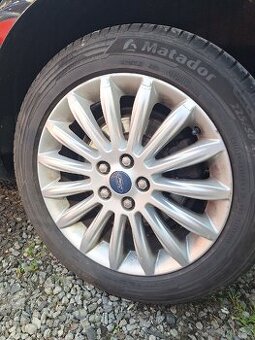Alu kola Ford 225/50 r17 zánovní pneu Matador.