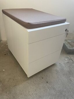 Kancelářský úložný box (kontejner) s podsedákem